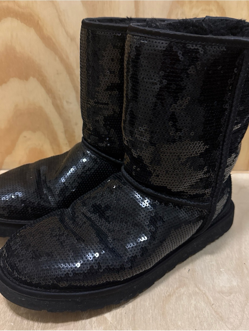 3161 UGG Australia Classic RARE Short SPARKLES Black Sequin Boots Size 10